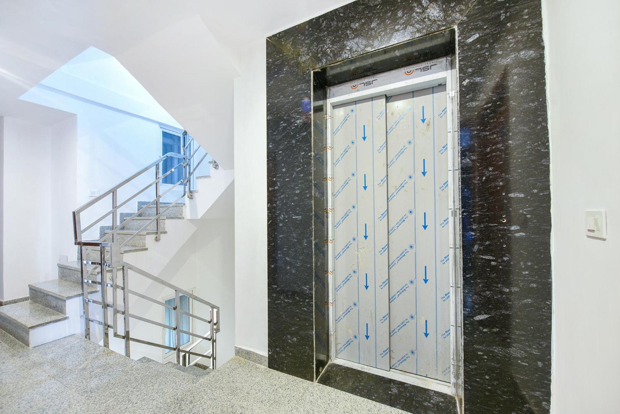 Fabhotel Sparkling - Nr Yashobhoomi Convention Centre Delhi  Exterior photo